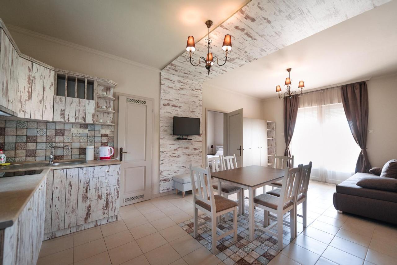 Apartamento Aranyszarvas Panzió Exterior foto
