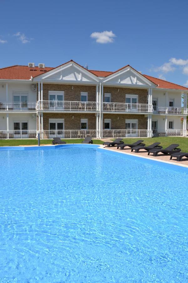 Apartamento Aranyszarvas Panzió Exterior foto