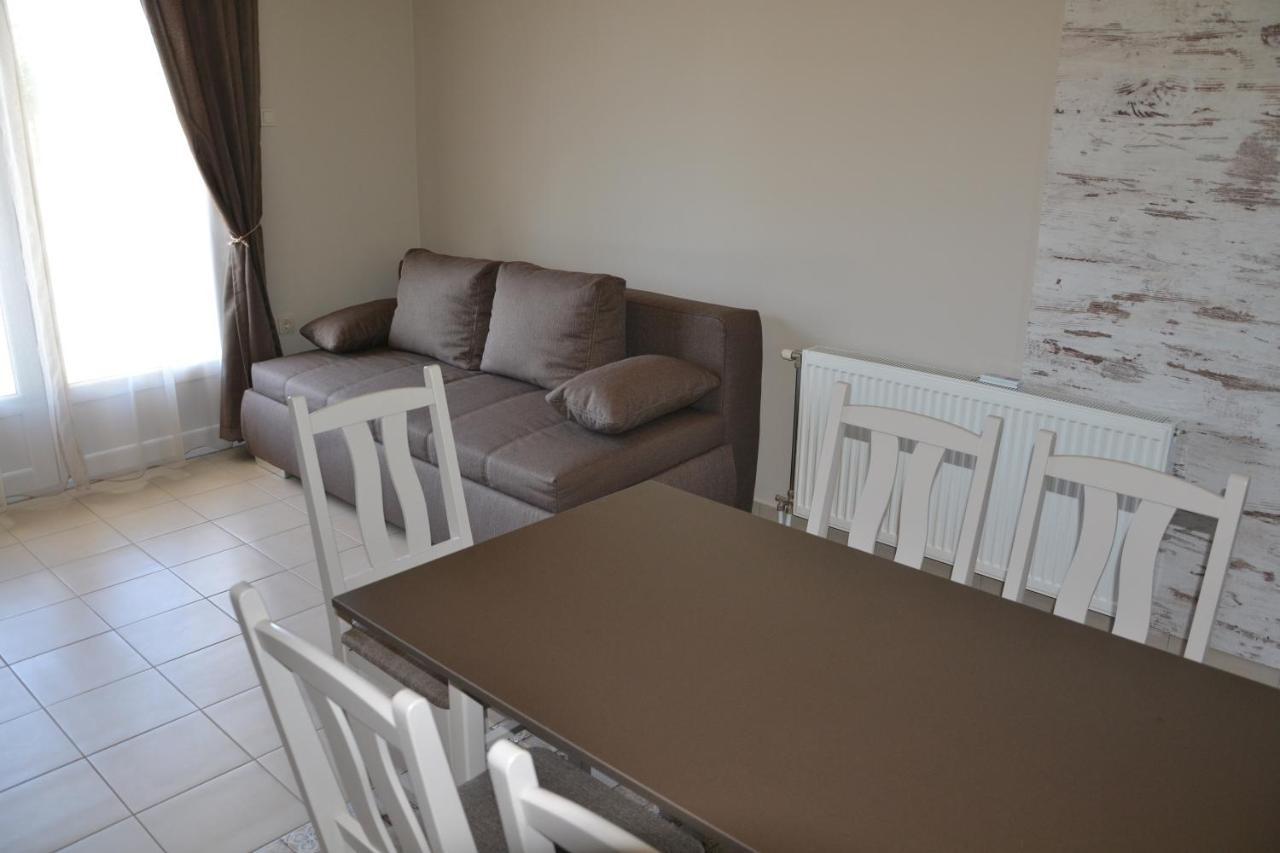 Apartamento Aranyszarvas Panzió Exterior foto