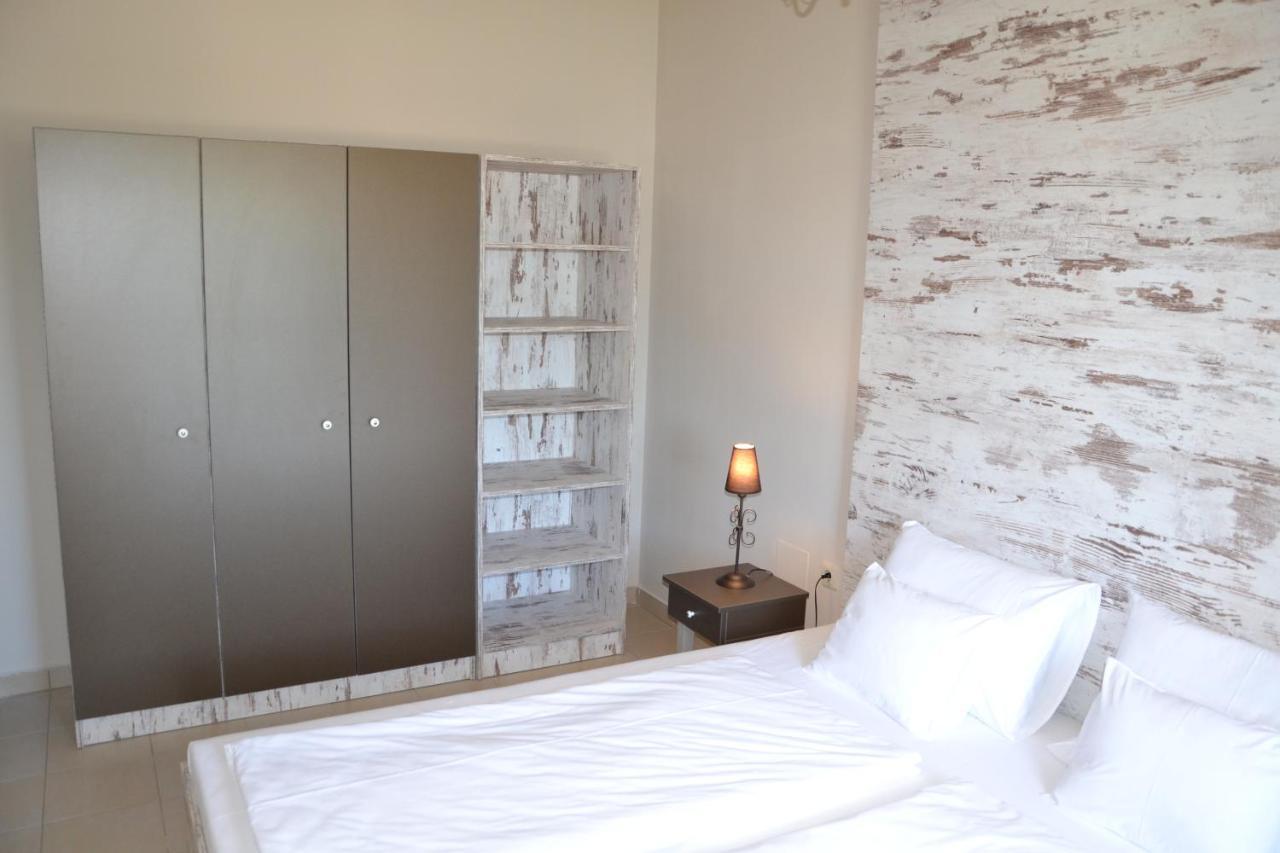 Apartamento Aranyszarvas Panzió Exterior foto