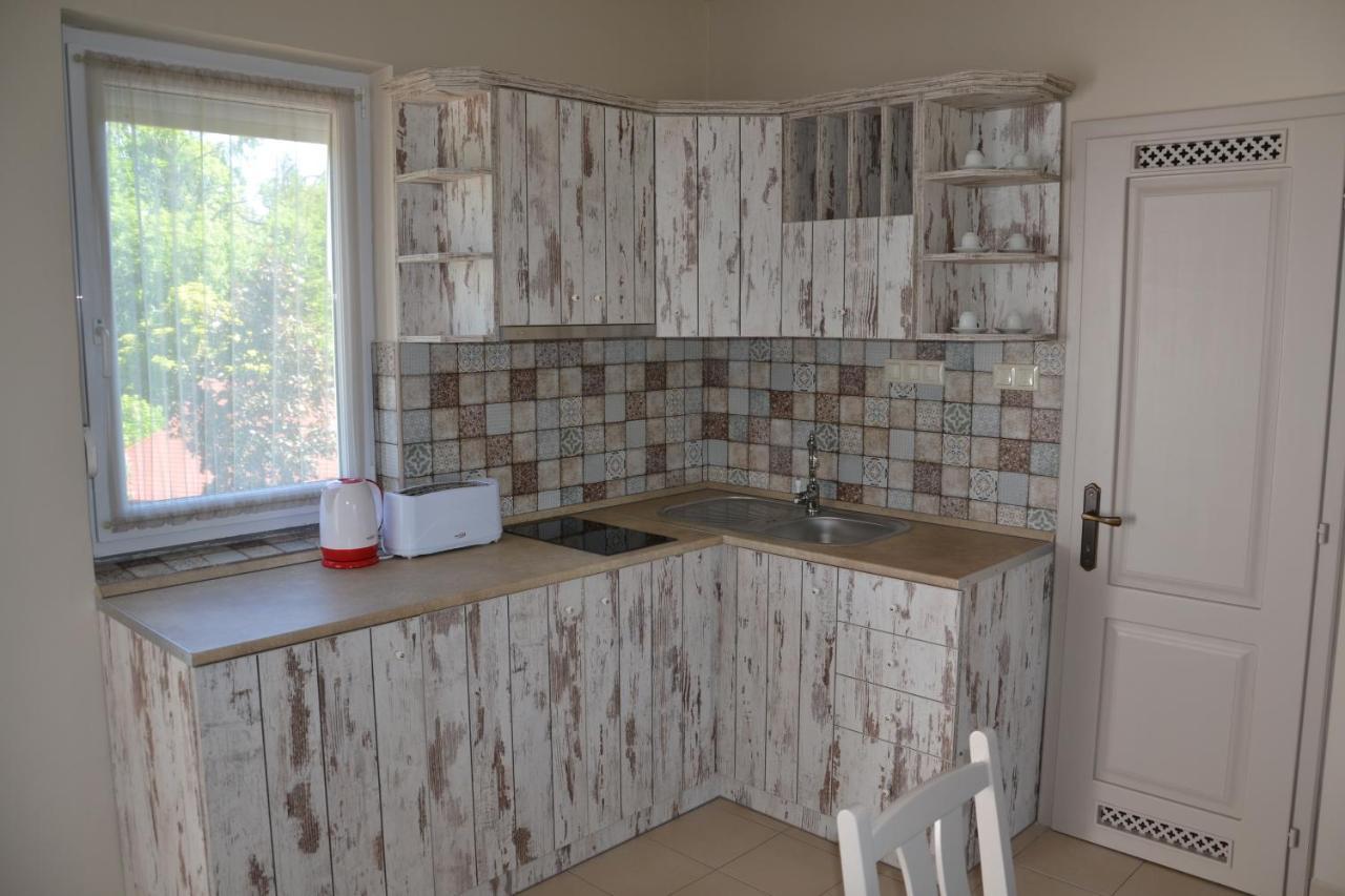 Apartamento Aranyszarvas Panzió Exterior foto