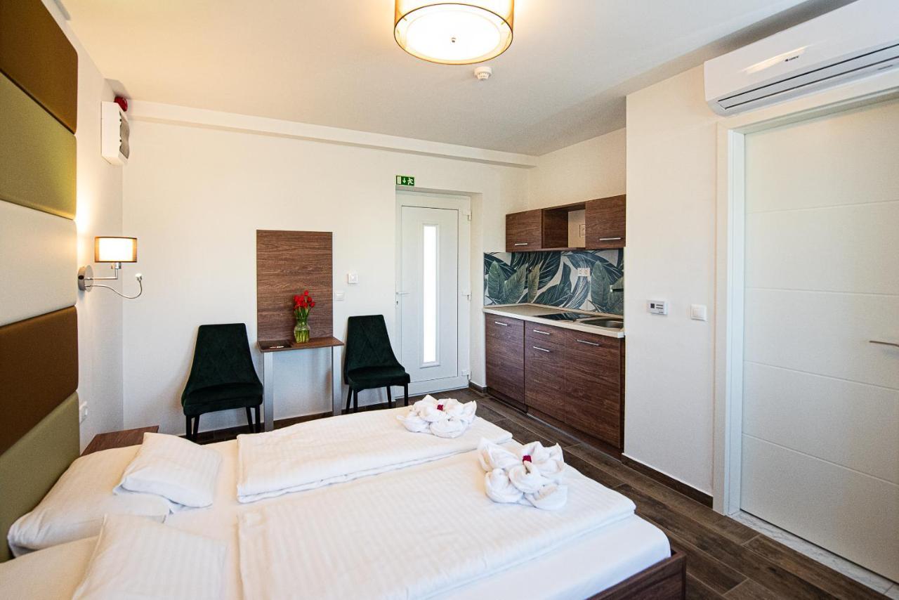 Apartamento Aranyszarvas Panzió Exterior foto