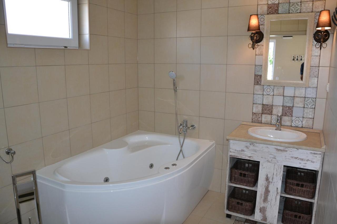 Apartamento Aranyszarvas Panzió Exterior foto