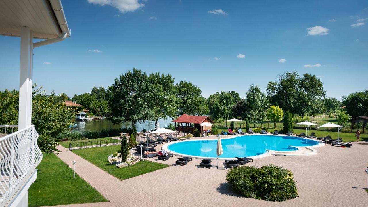 Apartamento Aranyszarvas Panzió Exterior foto