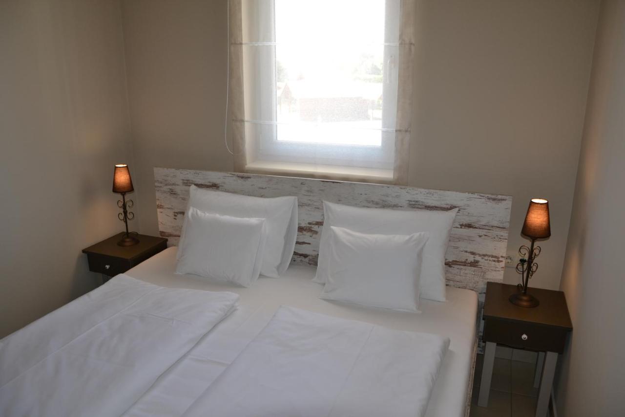 Apartamento Aranyszarvas Panzió Exterior foto